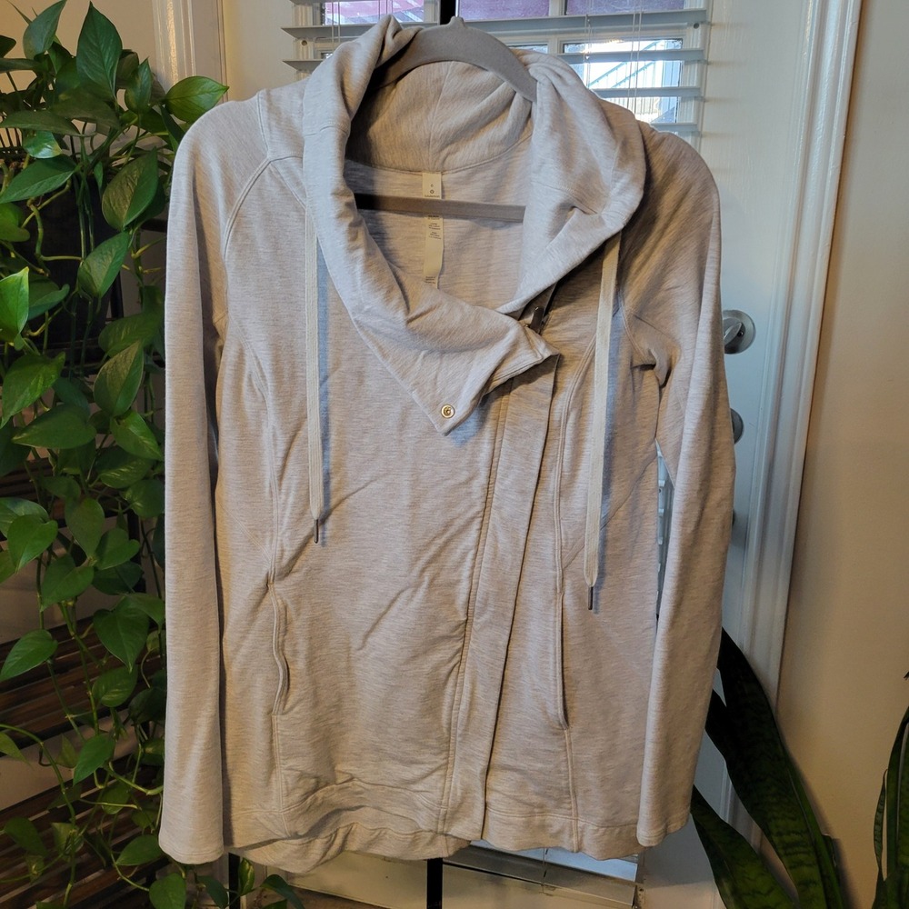 Lululemon Kanto Catch Me Jacket Heathered Light Grey Size 6 Asymmetrical Zip